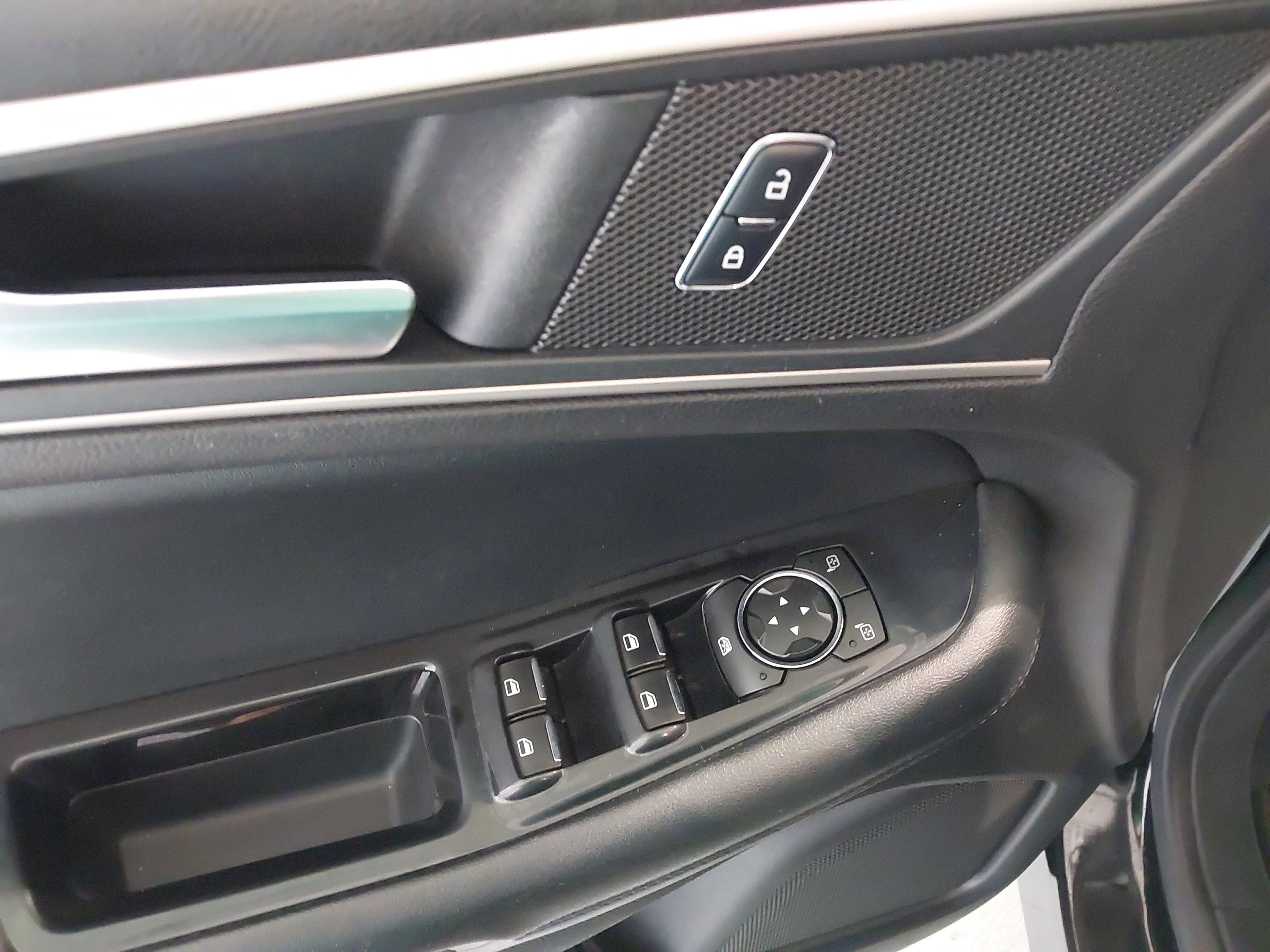 Used 2018 Ford Edge SEL w/ Equipment Group 201A FWD image 26