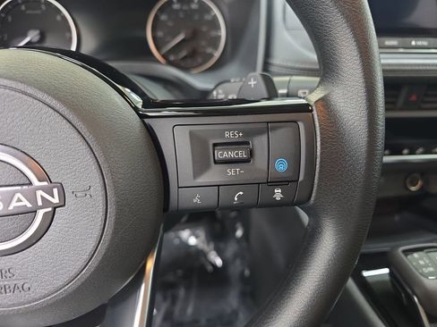 Used 2023 Nissan Rogue SV image 18