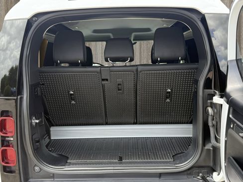 Used 2023 Land Rover Defender 90 S image 19