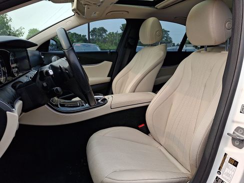 Used 2017 Mercedes-Benz E 300 4MATIC image 13