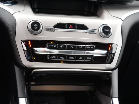 Used 2023 Ford Explorer XLT w/ Equipment Group 202A image 23