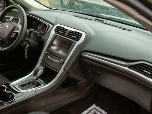 Used 2014 Ford Fusion SE FWD image 11