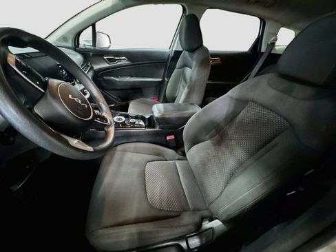 Used 2023 Kia Sportage LX AWD/4WD image 15