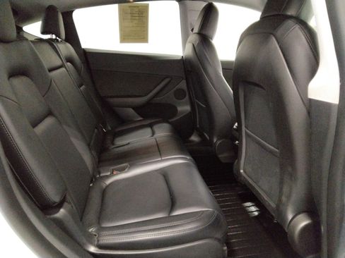 Used 2023 Tesla Model Y Long Range image 39
