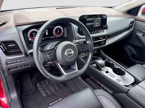 Used 2023 Nissan Rogue Platinum image 9
