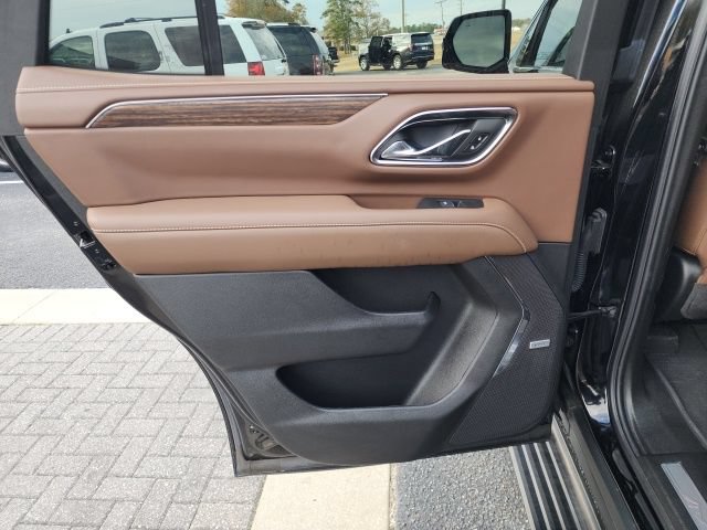 Used 2024 Chevrolet Tahoe High Country AWD/4WD image 17