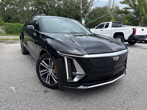 Used 2024 Cadillac Lyriq Luxury w/ LPO, Floor Liner Package RWD image 4