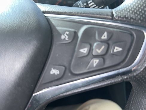 Used 2019 Chevrolet Equinox LS w/ LS Convenience Package image 11