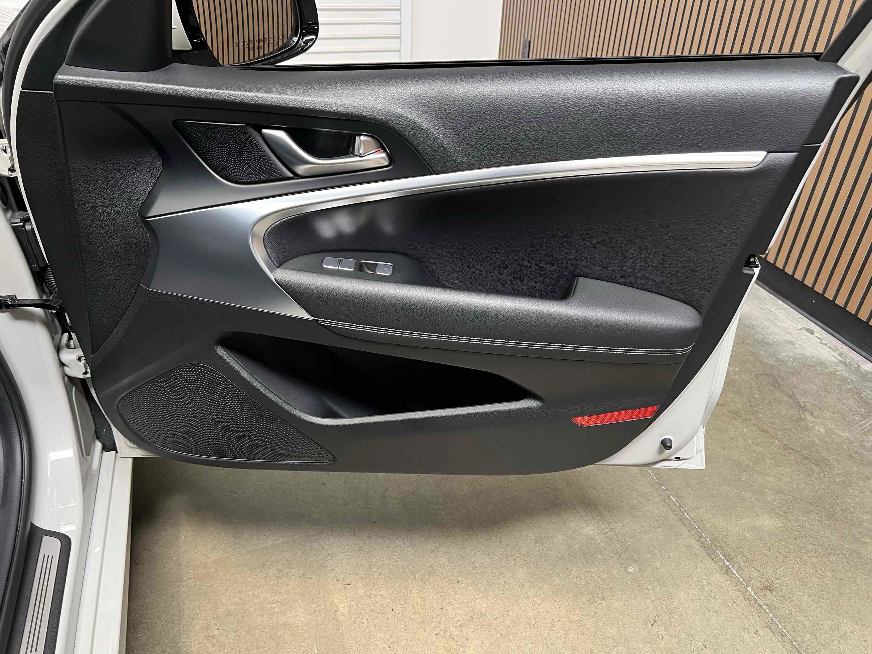 Used 2025 Genesis G70 2.5T RWD image 68