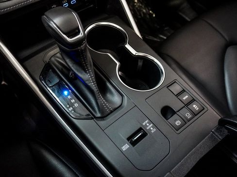 Used 2023 Toyota Highlander XLE image 27