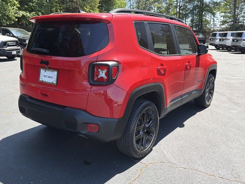 Used 2022 Jeep Renegade Altitude w/ Sun/Sound Group AWD/4WD image 8