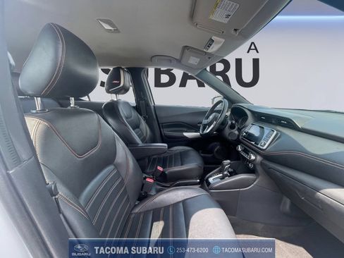 Used 2018 Nissan Kicks SR w/ Premium Package FWD image 17