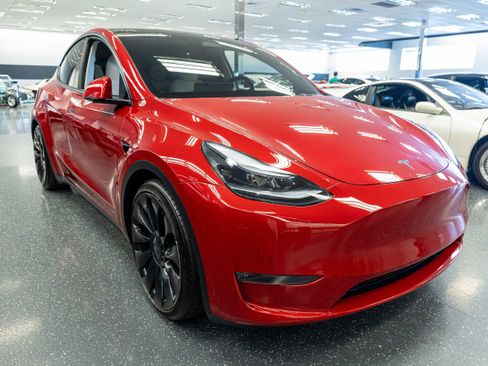 Used 2023 Tesla Model Y Performance AWD/4WD image 3
