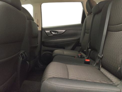 Used 2017 Nissan Rogue SV w/ SV Family Package FWD image 18