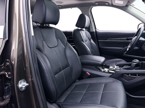 Used 2025 Kia Telluride EX w/ EX Captain's Chair Package image 38