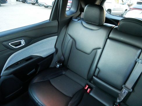 Used 2024 Jeep Compass Latitude image 12