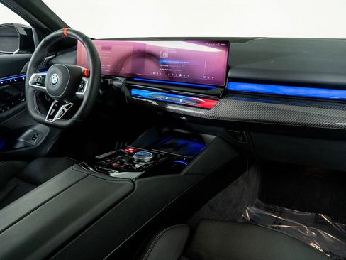 Used 2026 BMW M5 w/ Executive Package image 47