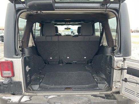 Used 2012 Jeep Wrangler Unlimited Sport image 8