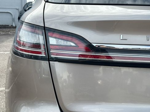 Used 2021 Lincoln Nautilus Standard image 10