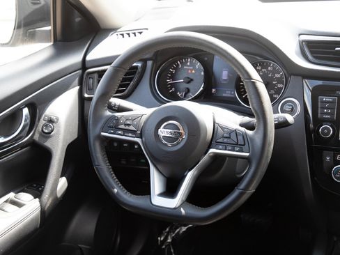 Used 2020 Nissan Rogue SV AWD/4WD image 14
