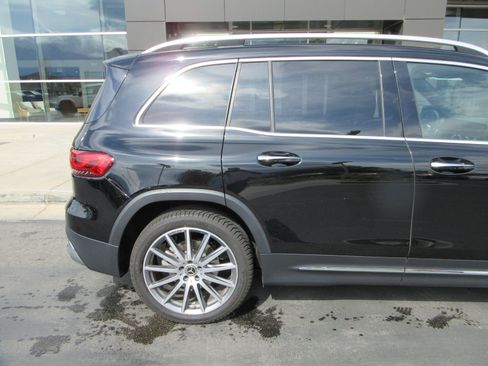 Used 2022 Mercedes-Benz GLB 250 4MATIC image 11