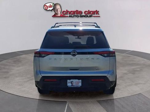 Certified 2024 Nissan Pathfinder SV FWD image 4
