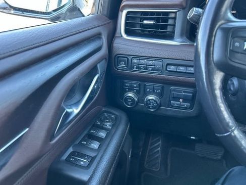 Used 2022 GMC Yukon Denali w/ Advanced Technology Package AWD/4WD image 23
