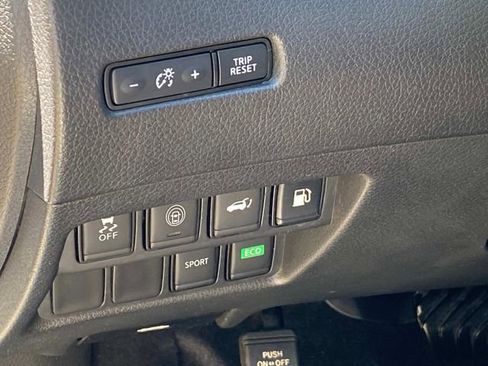 Used 2019 Nissan Rogue SV FWD image 16