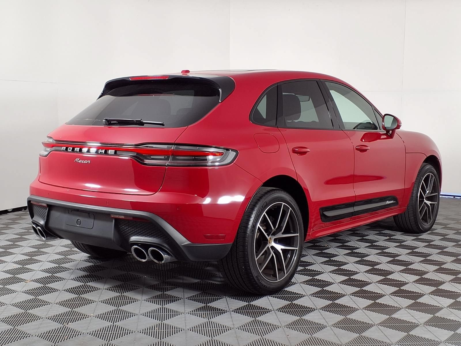 Used 2024 Porsche Macan Turbo AWD/4WD image 33