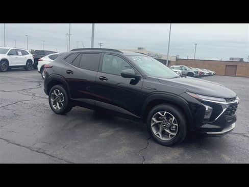 Certified 2024 Chevrolet Trax LT w/ Driver Confidence Package FWD image 2