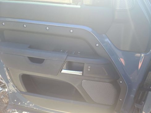 Used 2020 Land Rover Defender 110 image 24