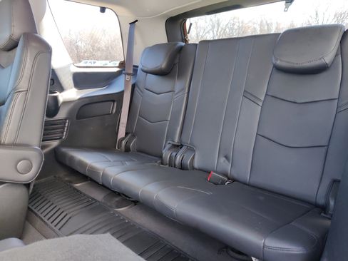 Used 2019 Cadillac Escalade Premium Luxury image 33