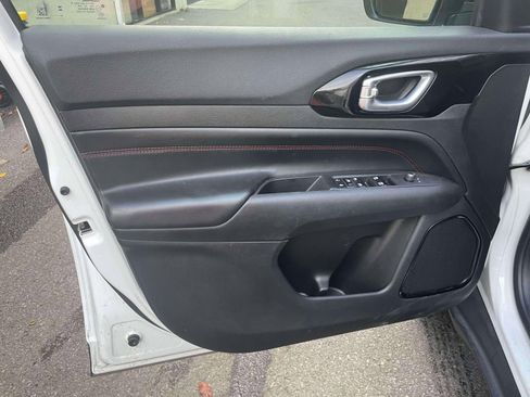 Used 2024 Jeep Compass Trailhawk image 16