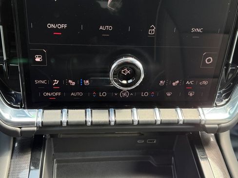 Used 2025 GMC Yukon Elevation w/ Technology Package AWD/4WD image 17