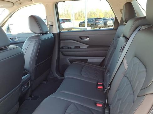 New 2026 Nissan Pathfinder Platinum AWD/4WD image 8