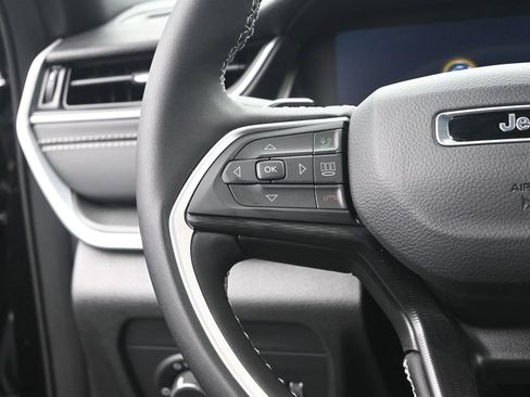 New 2025 Jeep Grand Cherokee L Laredo w/ Luxury Tech Group I image 32