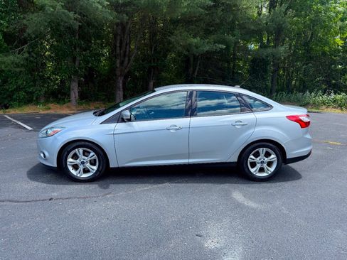 Used 2014 Ford Focus SE FWD image 4
