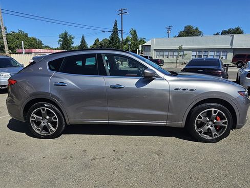 Used 2017 Maserati Levante S image 6