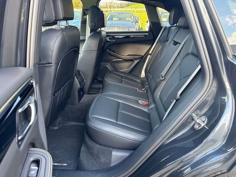Used 2025 Porsche Macan image 25
