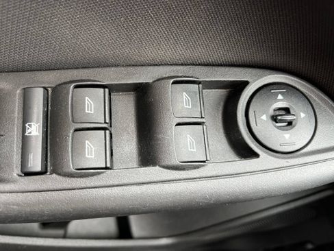 Used 2017 Ford Focus SE FWD image 18