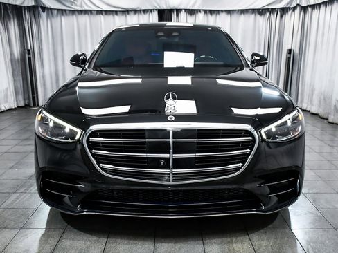 Used 2023 Mercedes-Benz S 580e 4MATIC Sedan image 2