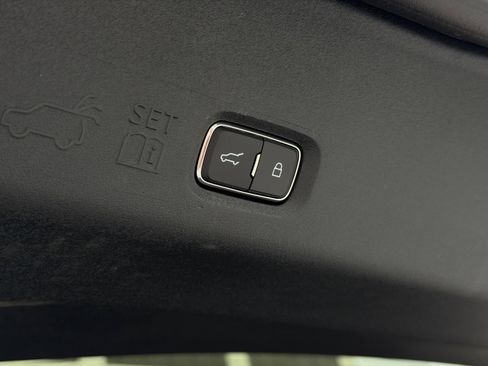 Certified 2026 Lincoln Navigator Reserve AWD/4WD image 9