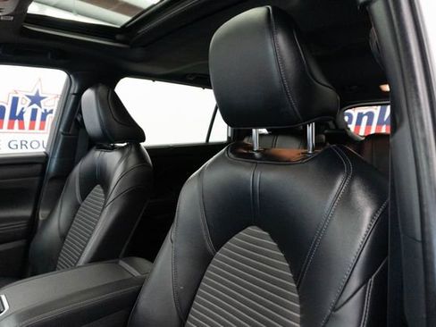 Used 2024 Toyota Highlander XSE image 19