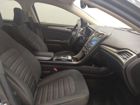 Used 2020 Ford Fusion SE image 21