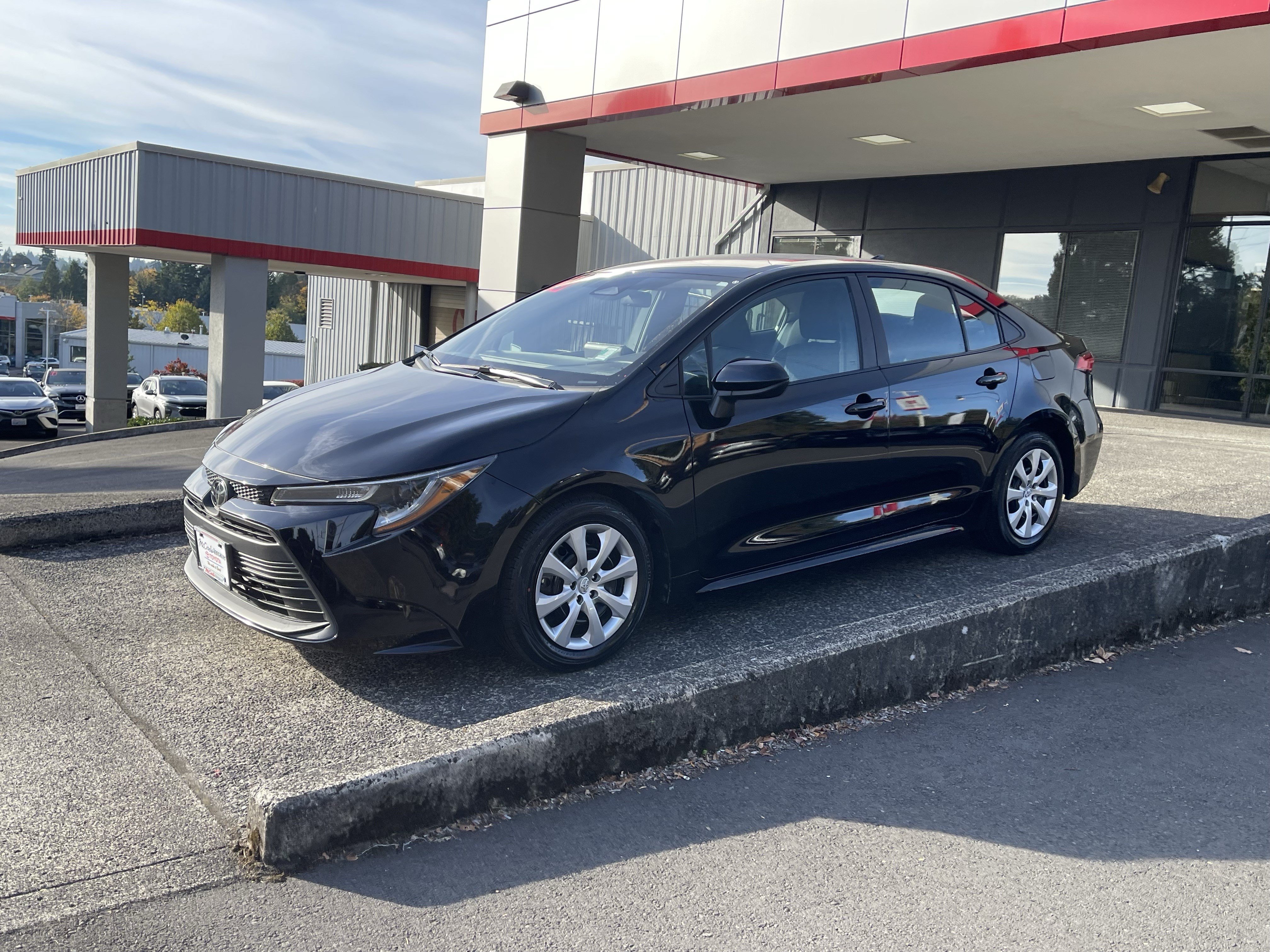 Certified 2025 Toyota Corolla LE FWD image 4