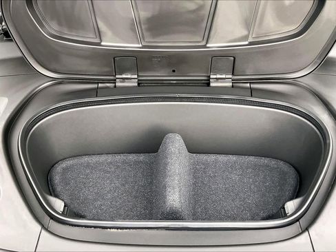 Used 2023 Volvo C40 Recharge Core w/ Climate Package image 34