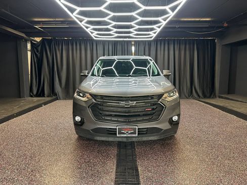 Used 2021 Chevrolet Traverse RS FWD image 2