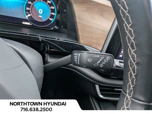 Used 2024 Volkswagen Atlas SE image 25