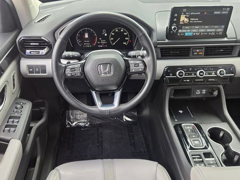 Used 2025 Honda Pilot EX-L image 13
