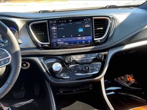 Used 2024 Chrysler Pacifica Pinnacle w/ Trailer Tow Group image 6